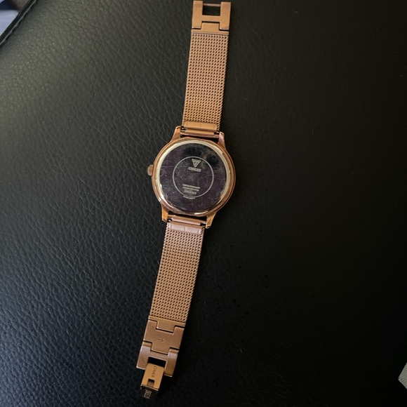 Guess Women’s Watch Rose Gold - Picture 3 of 4